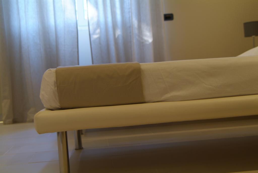 B&Beach Cagliari Guest House Szoba fotó